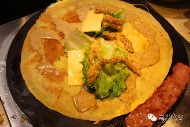 福利网红鸡蛋饼来江南摩尔啦！土豪版简约款自助随心配，你还坐得住?NO.405