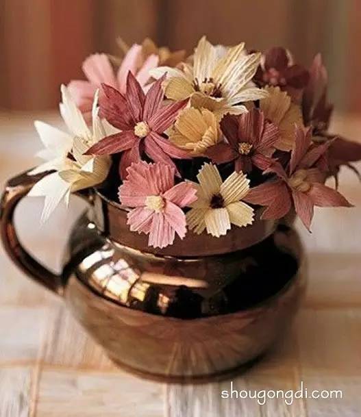 玉米叶做仿真花的方法，你也可以制作一朵哦