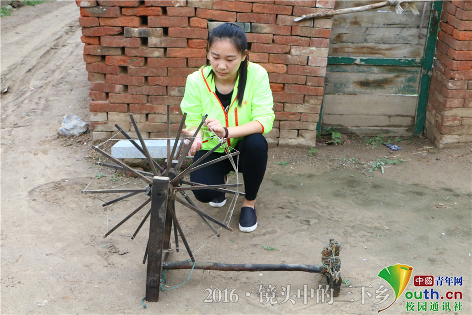 聊城大学学子文化下乡服务国学经典“邮递员”