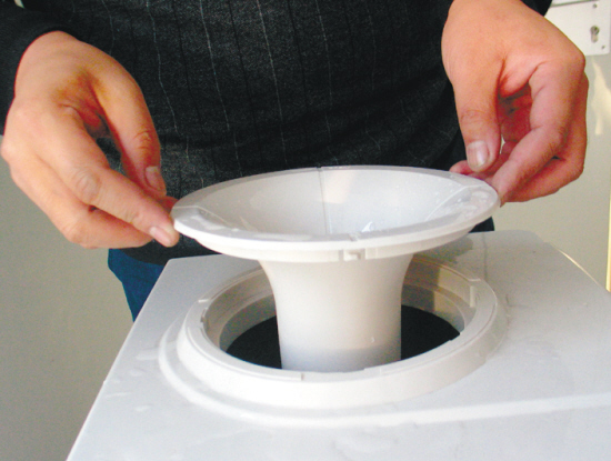 饮水机的外壳污渍如何清除,如何清洗饮水机桶内的青苔污渍