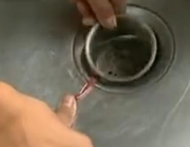 疏通下水道厨房水槽堵塞,自己在家洗菜盆下水管堵塞疏通