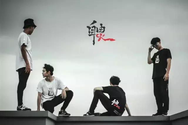 他们在用生命飞檐走壁？揭秘成都跑酷族！