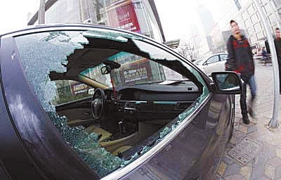 车反锁钥匙在车里怎么办,钥匙反锁车内怎么解决