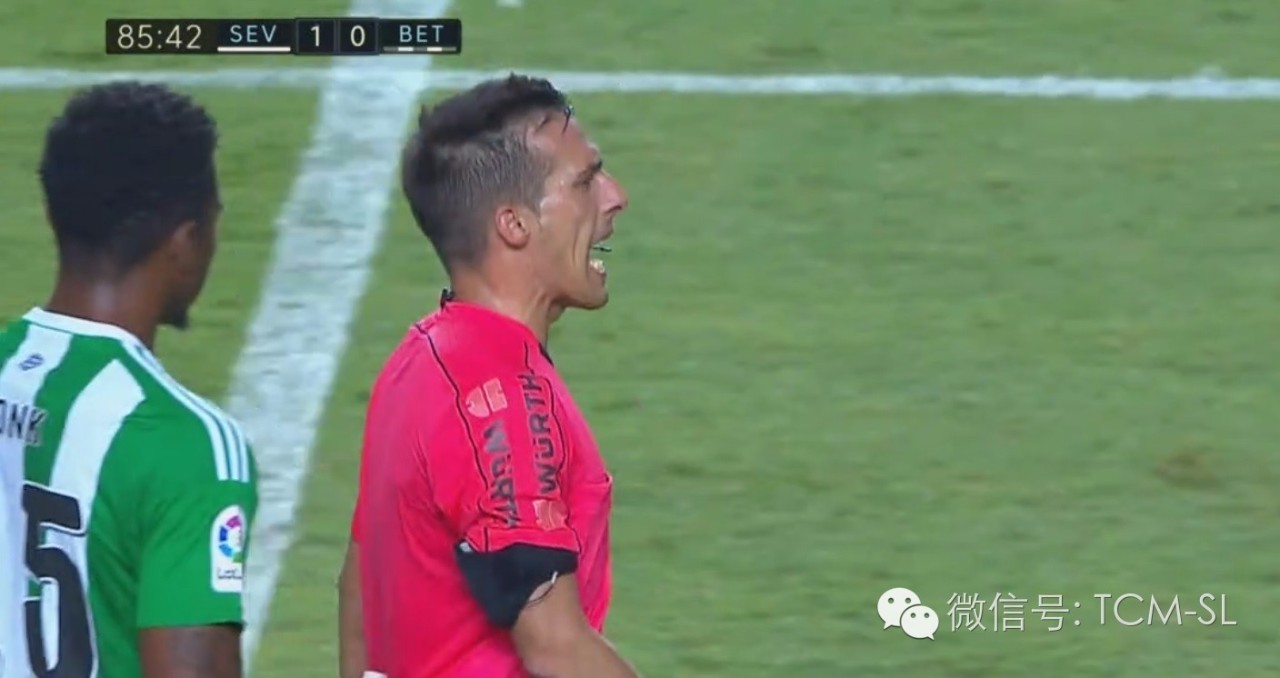 主裁判怎么和球员沟通,球员冲突裁判为什么不会阻止