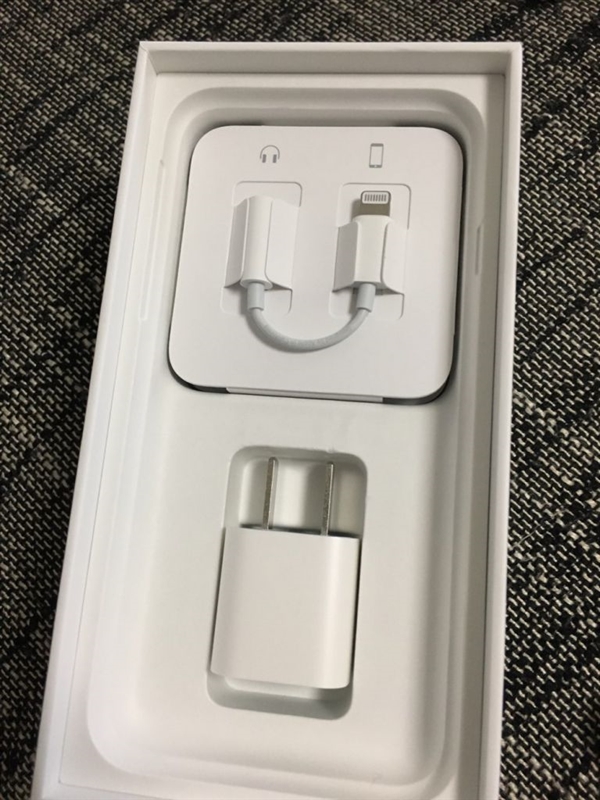 网友晒首批iPhone7开箱：黑色、玫瑰金成主流