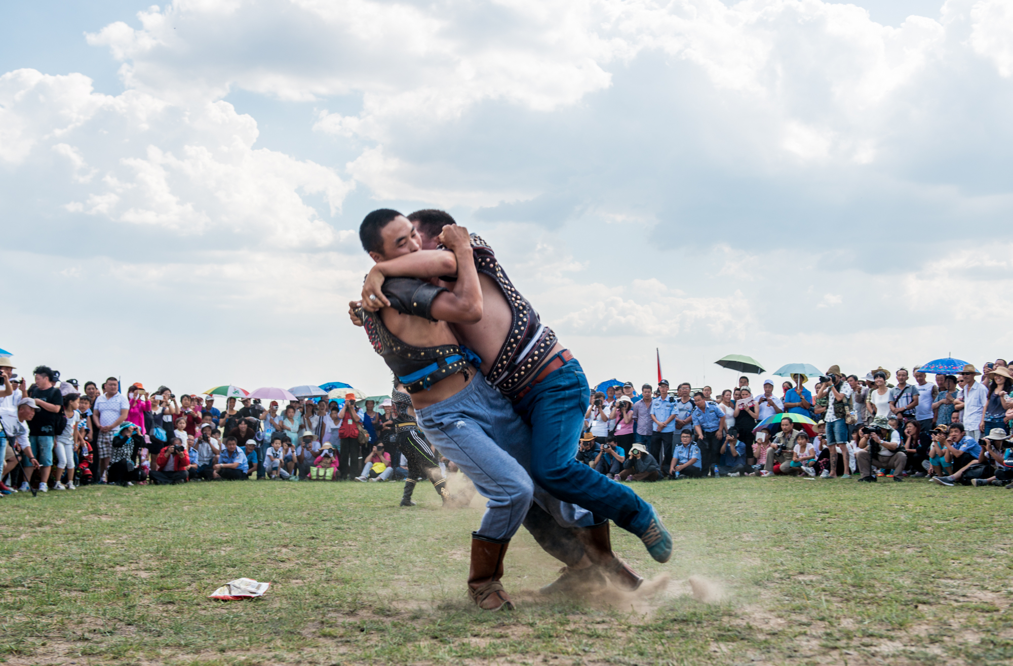 蒙古摔跤为何实战强,蒙古摔跤超厉害的技能