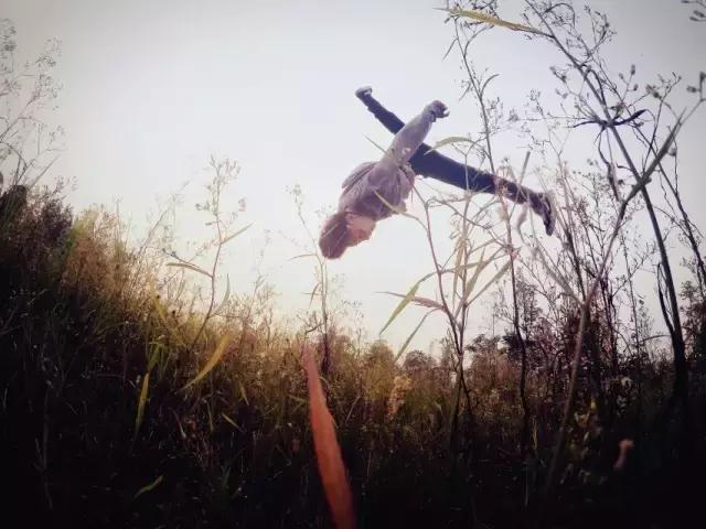 他们在用生命飞檐走壁？揭秘成都跑酷族！