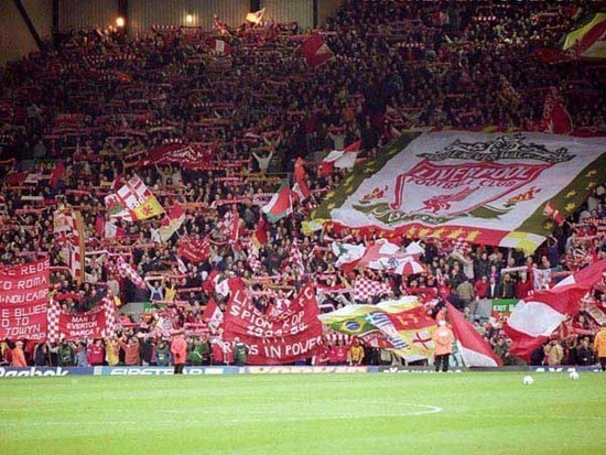 欧洲球迷看台震撼原声,死忠球迷看台有什么不一样