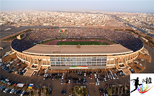 非洲足球场一览,看后很纳闷儿,人家怎么能出球星呢