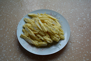 牛肝菌玉米笋炒肉,玉米笋炒肉的做法