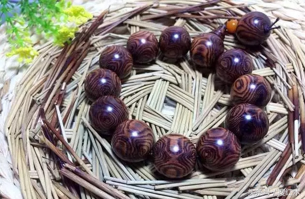 为什么海南黄花梨佩戴会发黑,海南黄花梨黑了怎么办