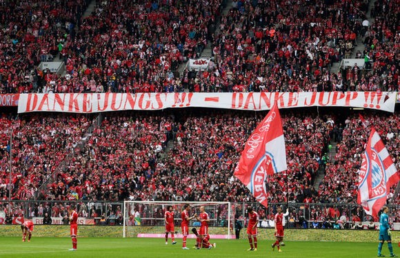 欧洲球迷看台震撼原声,死忠球迷看台有什么不一样