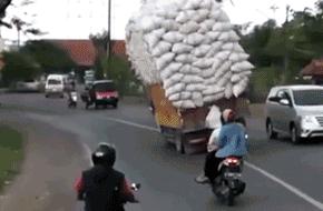 老婆,今天中午太热了,我多花了一块钱!