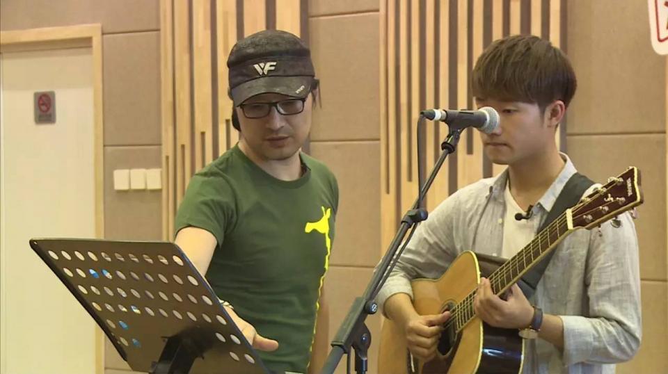 原创|范学德:李夏一曲《离开北京》唱尽了离别