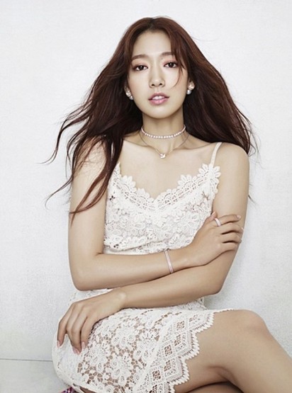 朴信惠代言戴眼镜图片 (朴信惠代言的珠宝品牌)