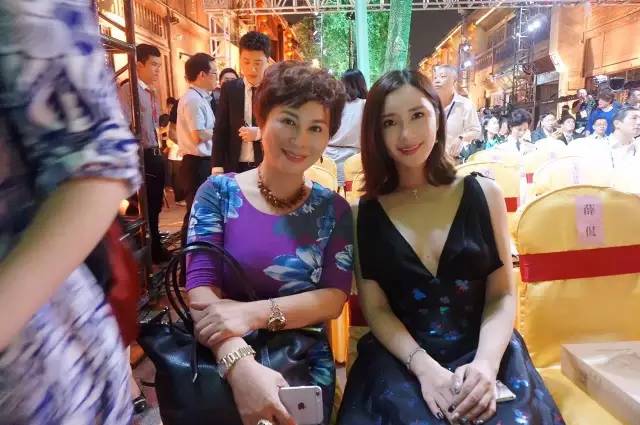 曝光！福州女星杨舒婷妈妈，太像蔡明了