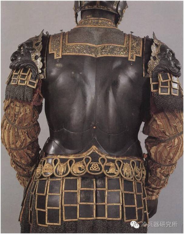 竟然有奶头和肚脐！源自古希腊的肌肉甲