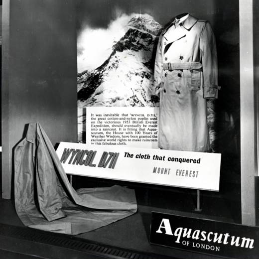 burberry风衣女士穿搭 (burberry风衣带斗篷)