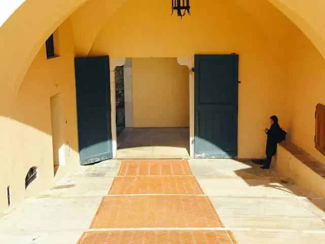 衣帽间藏着生活态度,你的气质里藏着你穿过的衣服