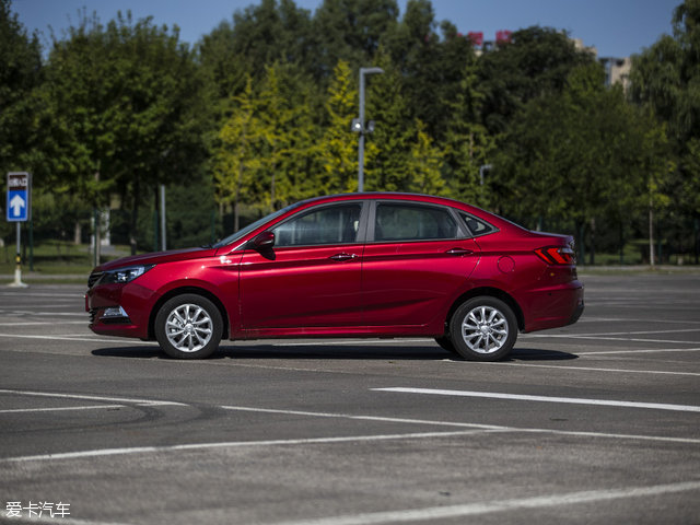 悦翔v71.0t和1.6l对比,悦翔v715款1.6l自动乐享怎么样