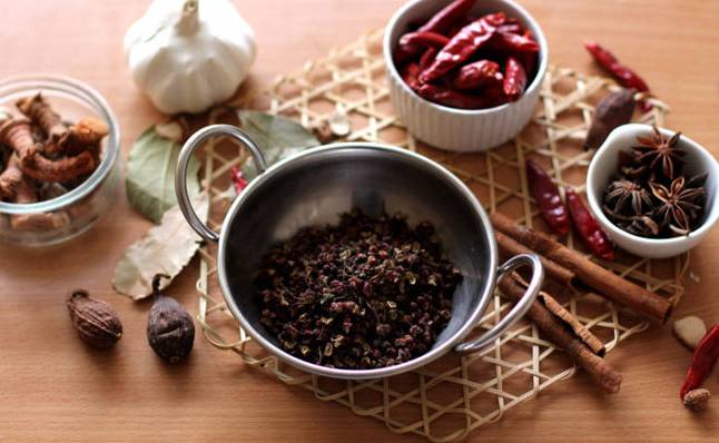 胡师傅火锅底料的炒制方法,正宗谭鱼头火锅底料配方炒制视频