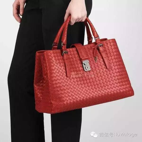 吃着月饼,吃着月饼赏着月亮会有好运吗