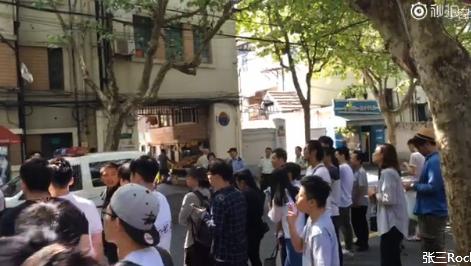 最近又有那么一双神鞋,你抽中了等于赚了一个月的工资