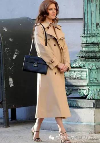 橙色风衣外套女中长款如何搭配,橄榄绿风衣搭配什么颜色的风衣