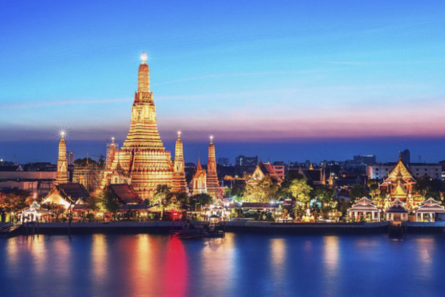 Travelers7|全球最短国际航班；住海绵宝宝公寓；飞机拍卖有乾坤