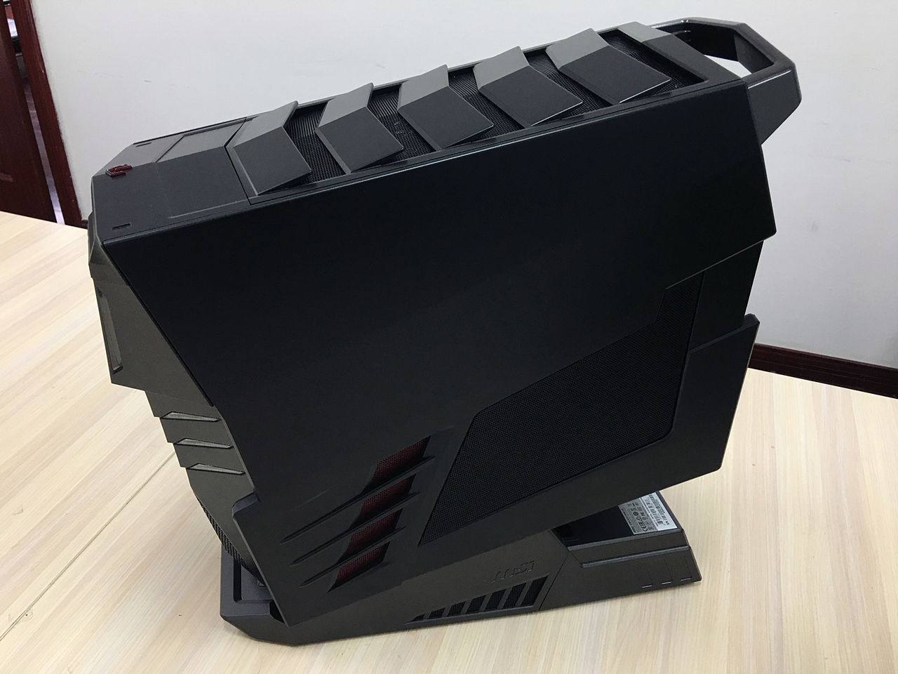 微星新一代宙斯盾钛5,微星宙斯盾钛3