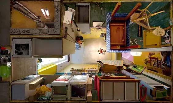 从脚底看房间是何等的体验？