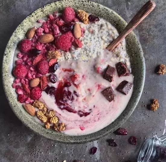 吃饱了才有力气睡觉没毛病,吃饱了才有力气解决事情