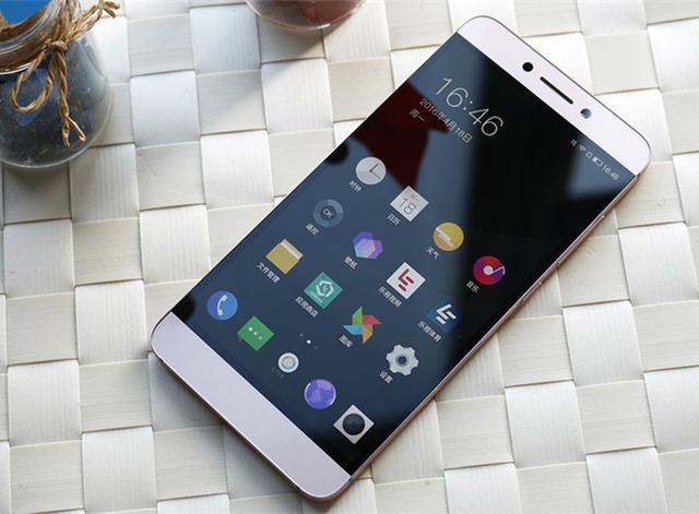 想知道大家现在用什么手机,大家都喜欢用什么手机