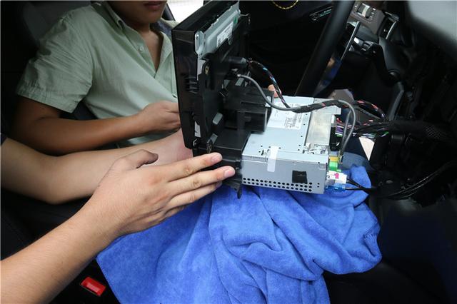 新款保时捷macan导航主机在哪里,2019保时捷macan触摸屏导航功能