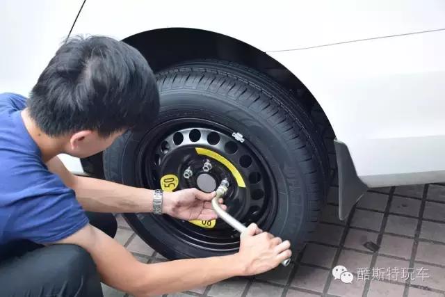 2018款速腾豪华版如何换备胎,23款速腾1.5t超越版备胎怎么换