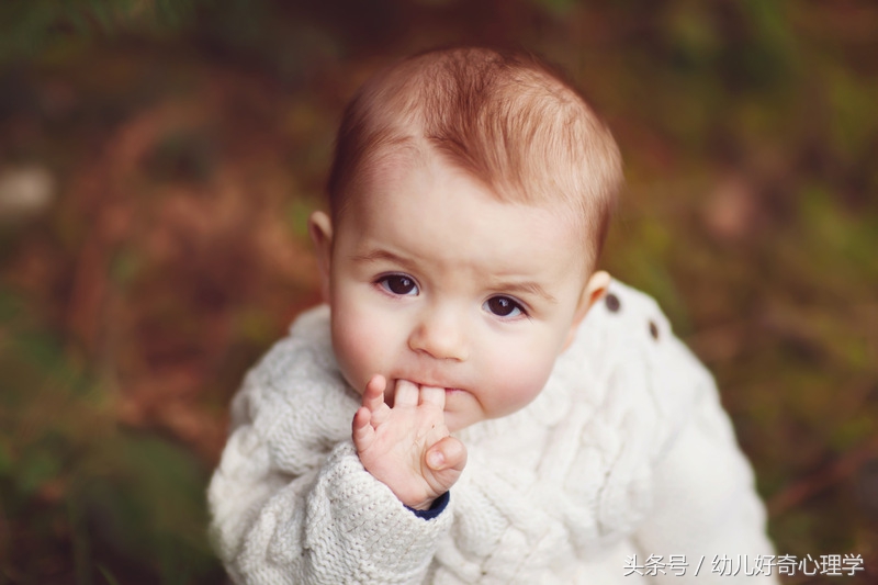 自然流产四天出血还有血块正常吗,怀孕初期有少量出血正常吗