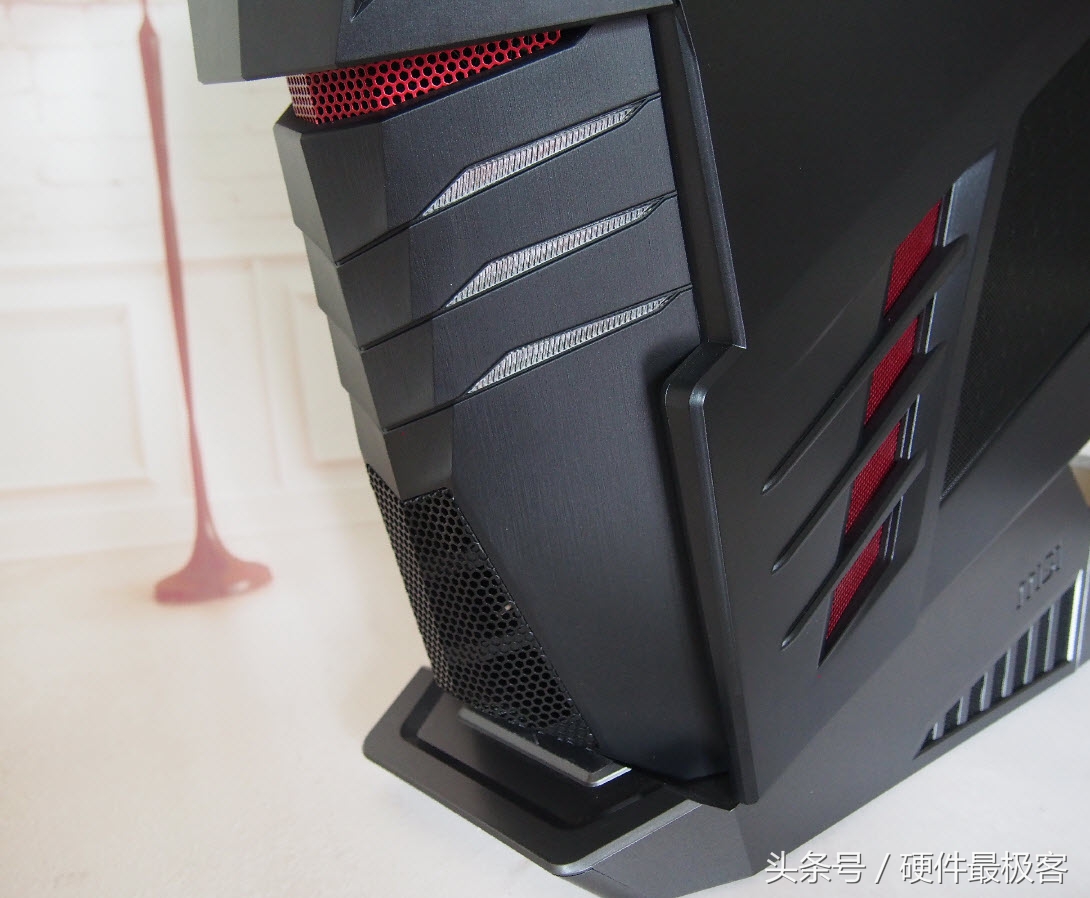 它确实是个大块头，玩游戏用它错不了！