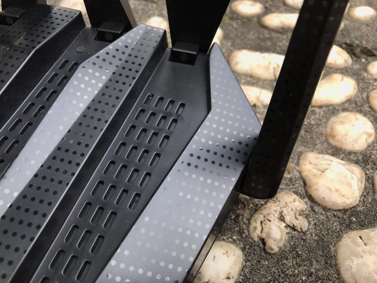 华为和华硕路由器穿墙哪个好,华硕ax3000路由器穿墙