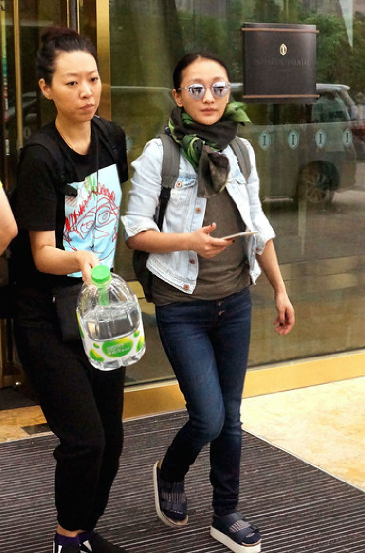 （女）汉纸！围上这条围巾，你就是大明星！