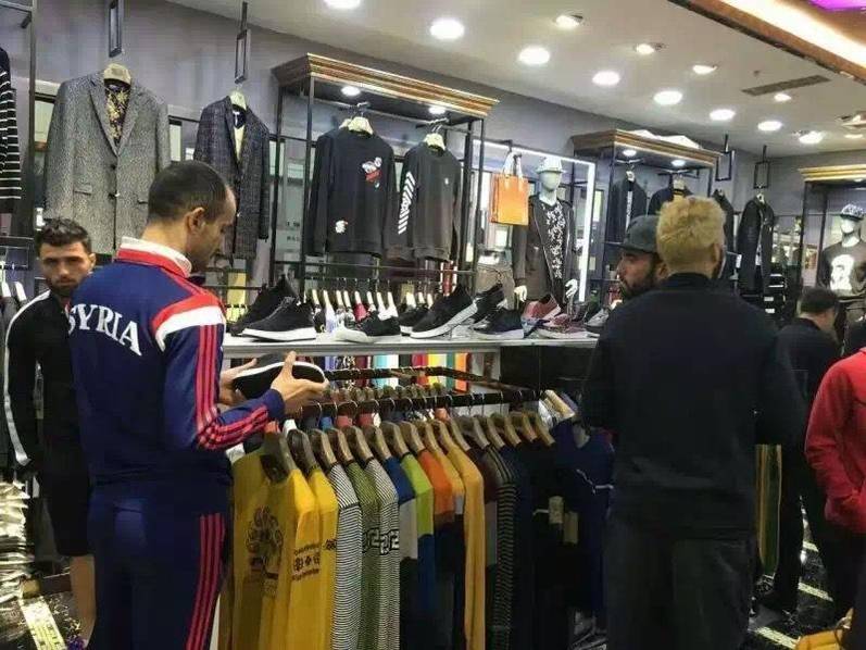 叙利亚球员买打折球鞋,叙利亚球员买49元鞋