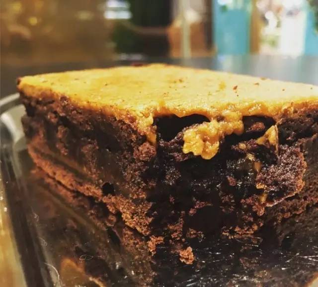 No.8吃巧克力的时候，整个人都要融化了