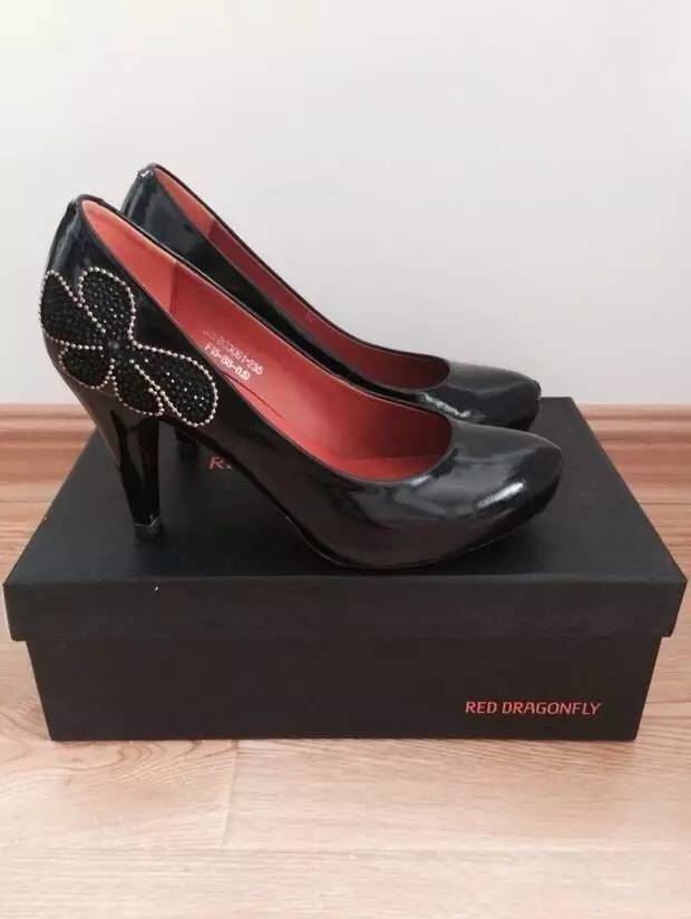 高跟鞋怎么穿不累脚不磨脚,好看不累脚的高跟鞋高端