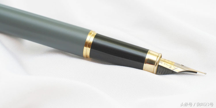 握钢笔的正确手势,握钢笔姿势正确方法