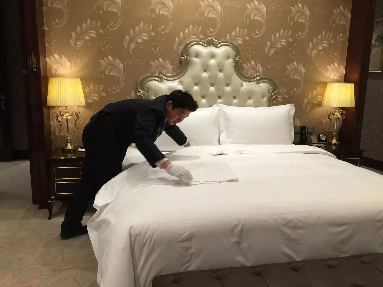 睡了它！让成都追星族咬牙切齿的8888套房！