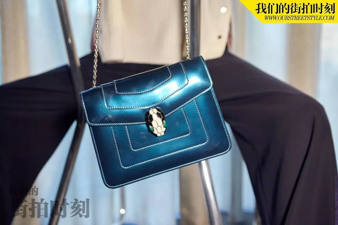 街拍时尚大方显年轻气息,王珞丹街拍