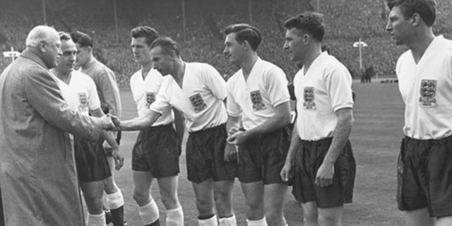 现代足球发明时间,科技史上的今天