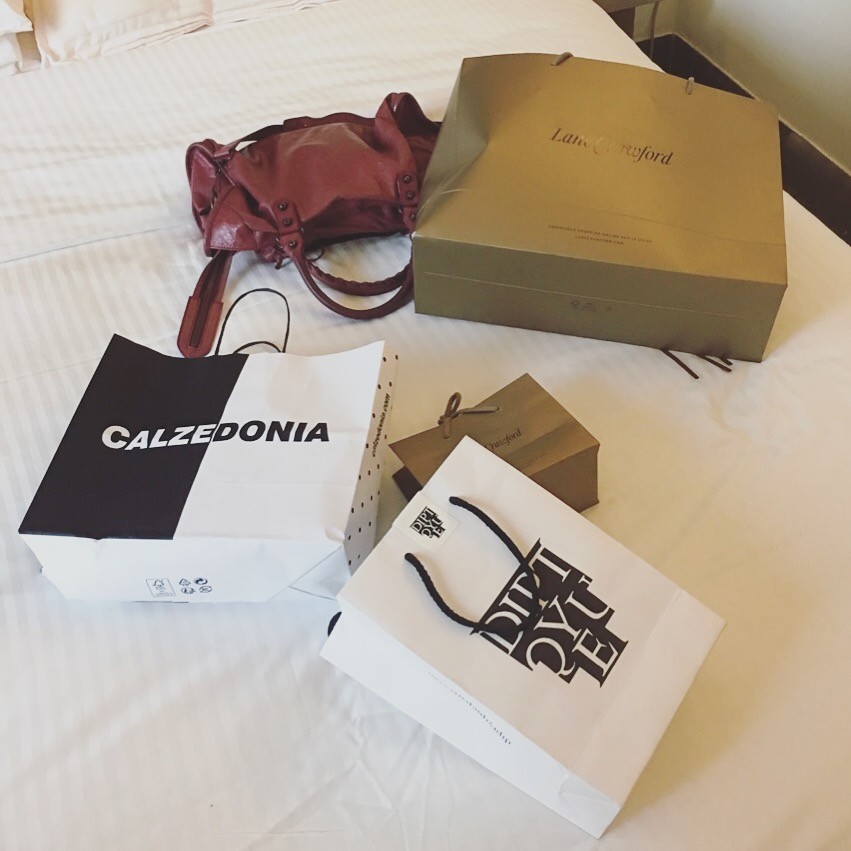 确认,香港不再是买买买的天堂...