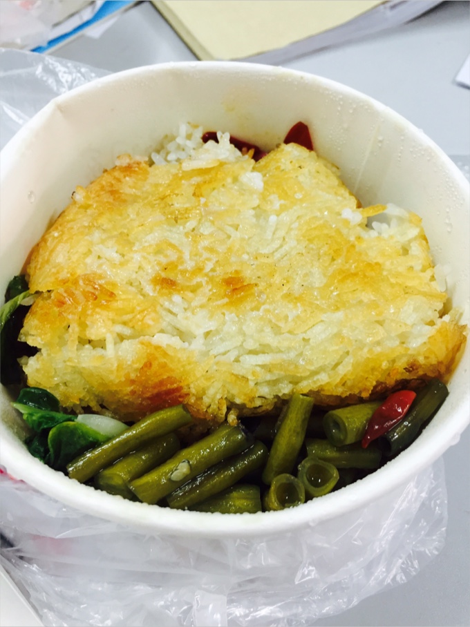 横向食评丨一场关于煲仔饭的厮杀