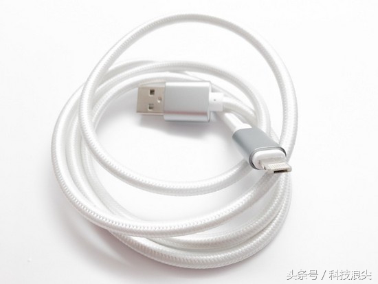 美国人看深圳华强北,华强北黑色无人机