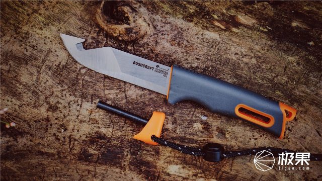 这盒子还没手掌大，里面的工具却比工具箱还全，野外保命全靠它